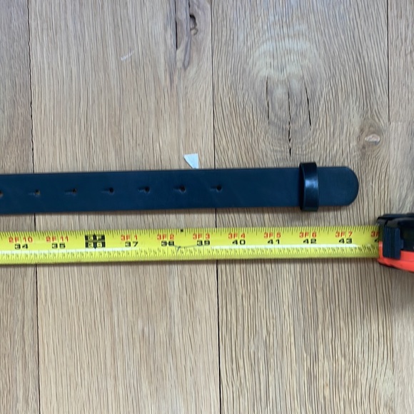 lady’s leather Belt - one size fits most - Picture 4 of 8